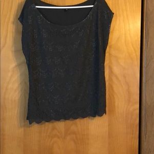 Women’s express lace t-shirt.